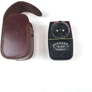 Vintage General Electric GE Exposure Light Meter 8DW58Y4 w/ Leather Case